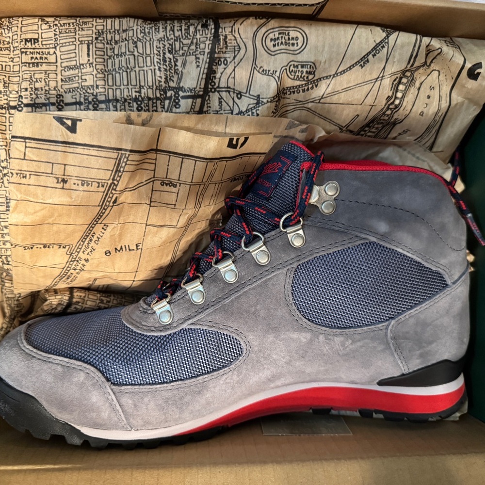 Brand New Danner Jag, Womens 9.5